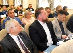 Депутаты Волгодонской городской Думы единогласно поддержали назначение Юрия Мариненко на должность главы городской администрации 